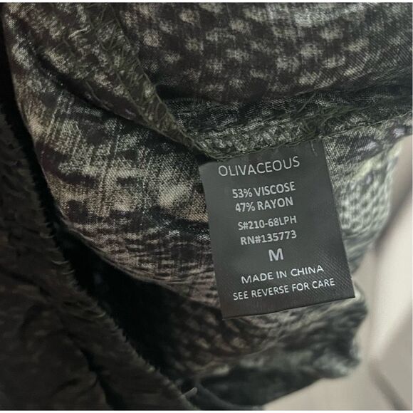 Olivaceous Snake Print Dress Style Joggers Size Medium NWT - Picture 5 of 5